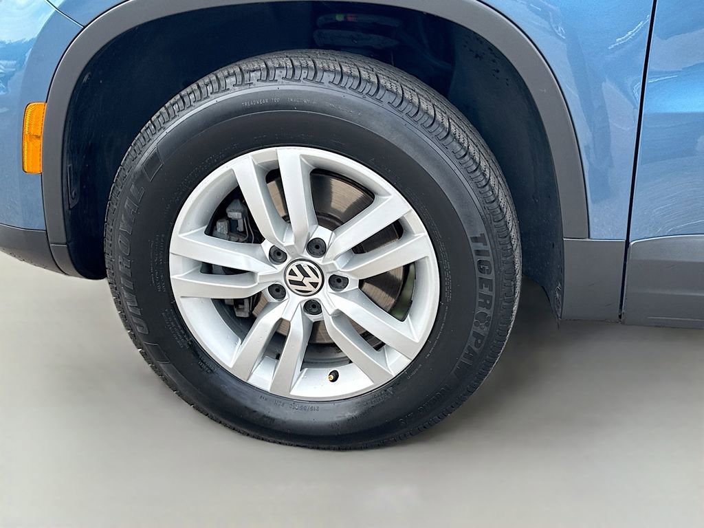 Used 2017 Volkswagen Tiguan S image 39