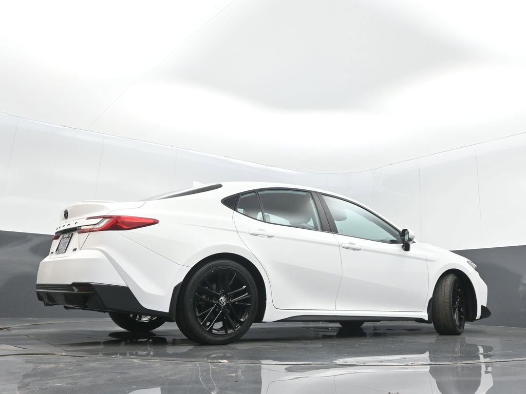 Used 2025 Toyota Camry SE w/ Convenience Package image 34