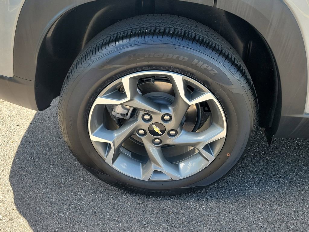 Used 2025 Chevrolet Trax LT FWD image 6