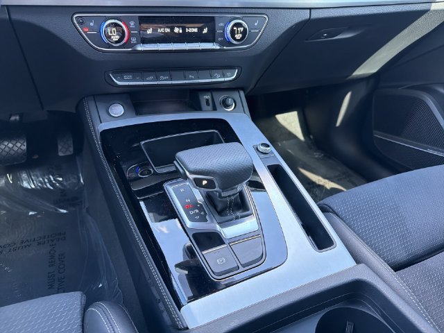 Used 2024 Audi Q5 e Premium Plus w/ Premium Plus Package AWD/4WD image 24
