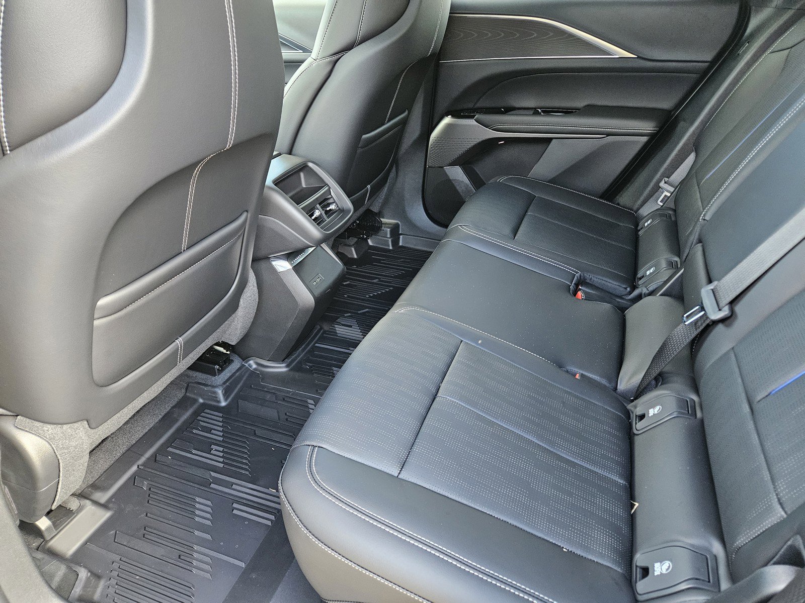 New 2026 Cadillac Lyriq Sport w/ LPO, Floor Liner Package image 20