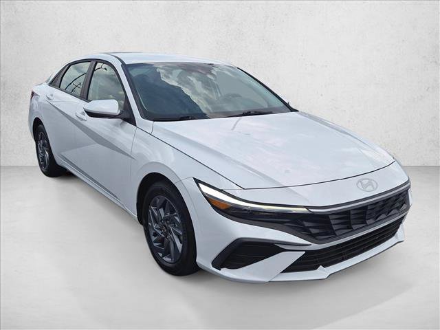 Certified 2025 Hyundai Elantra Hybrid FWD image 3
