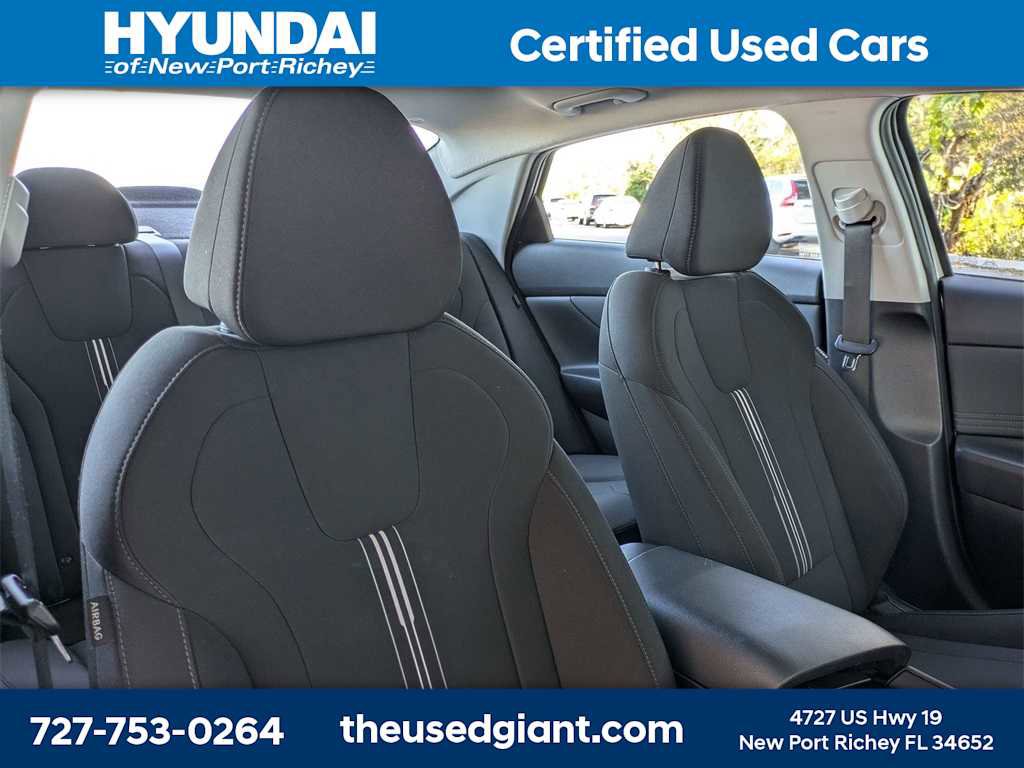 Certified 2025 Hyundai Elantra SEL image 6