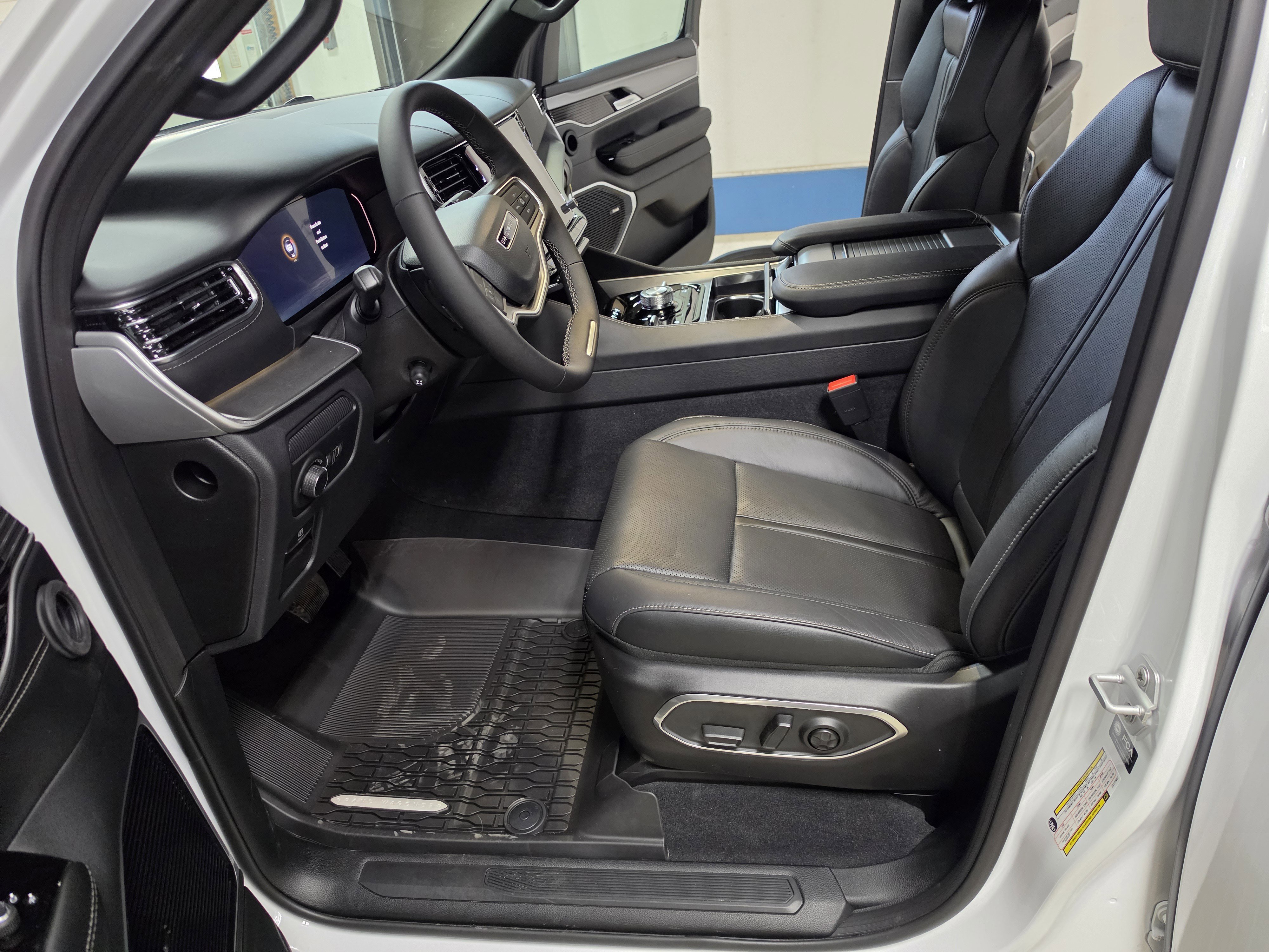 New 2026 Jeep Grand Wagoneer Limited AWD/4WD image 17