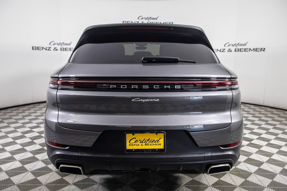 Used 2025 Porsche Cayenne image 8