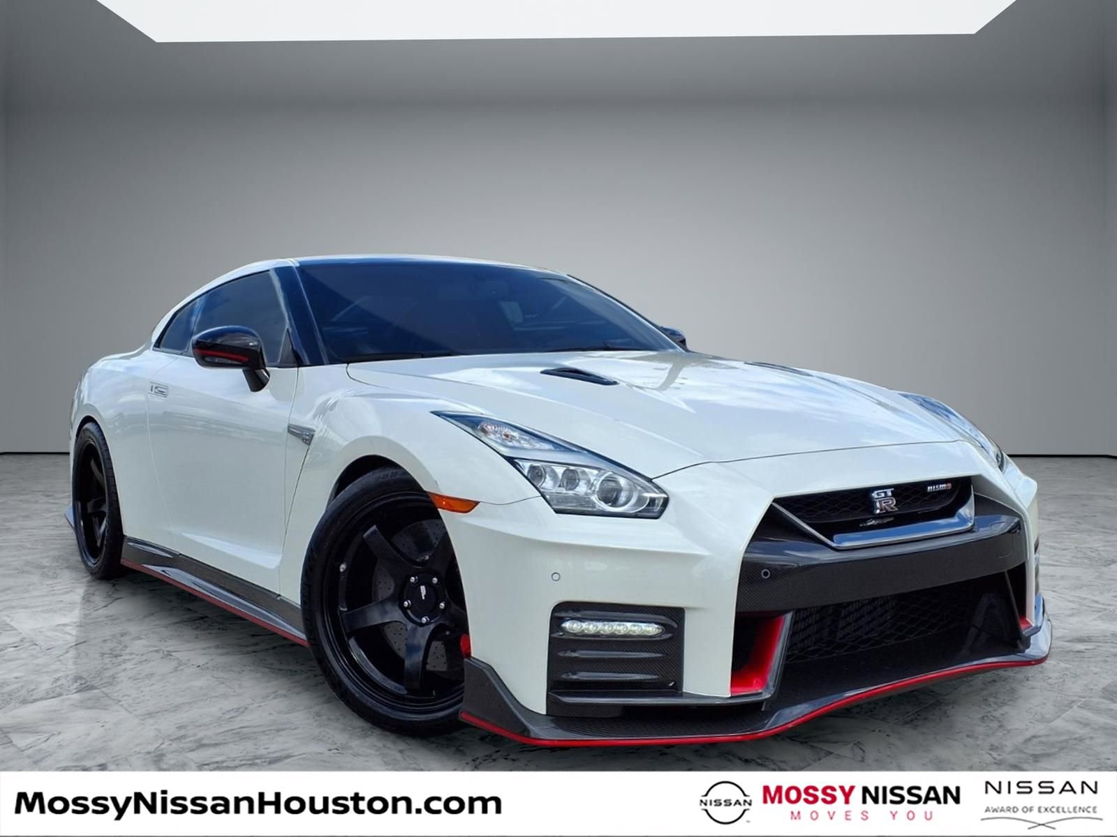 Used 2019 Nissan GT-R NISMO image 1