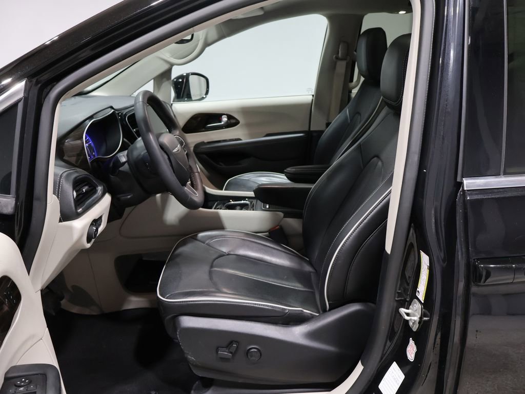 Used 2024 Chrysler Pacifica Limited image 12