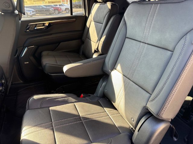 New 2026 Chevrolet Suburban High Country AWD/4WD image 18