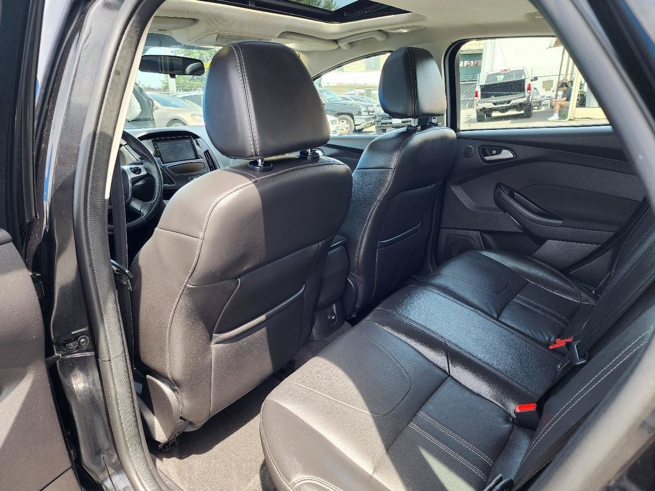 Used 2014 Ford Focus Titanium FWD image 21