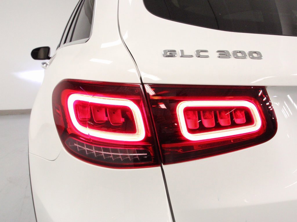 Used 2021 Mercedes-Benz GLC 300 4MATIC image 11