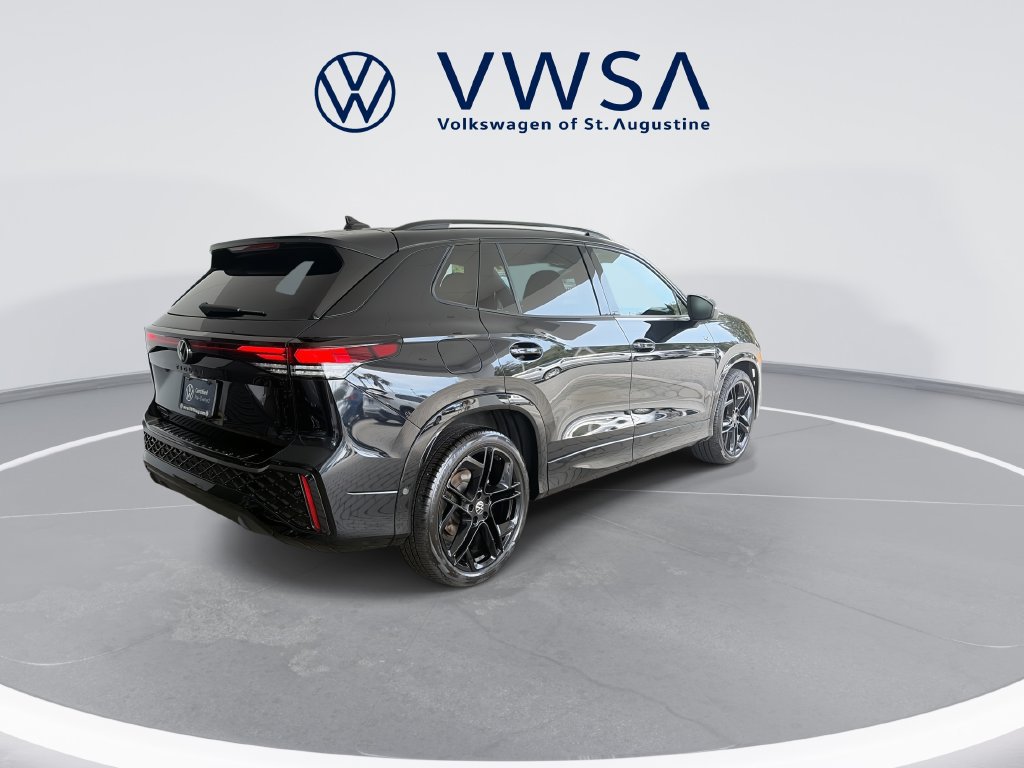 Certified 2025 Volkswagen Tiguan SE R-Line FWD image 7