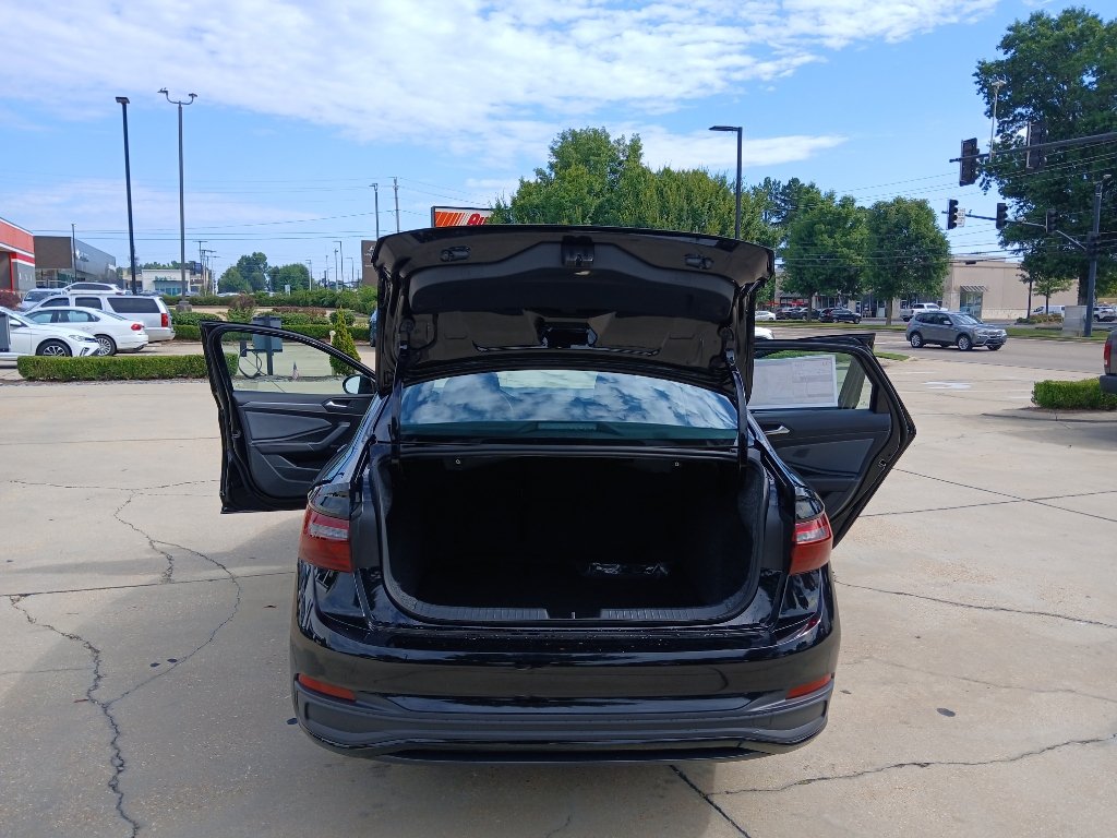 New 2027 Volkswagen Jetta SE FWD image 19