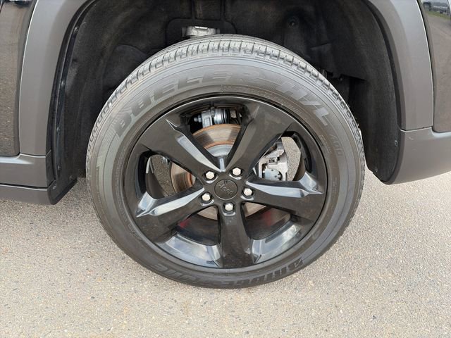 Used 2023 Jeep Grand Cherokee Altitude AWD/4WD image 16