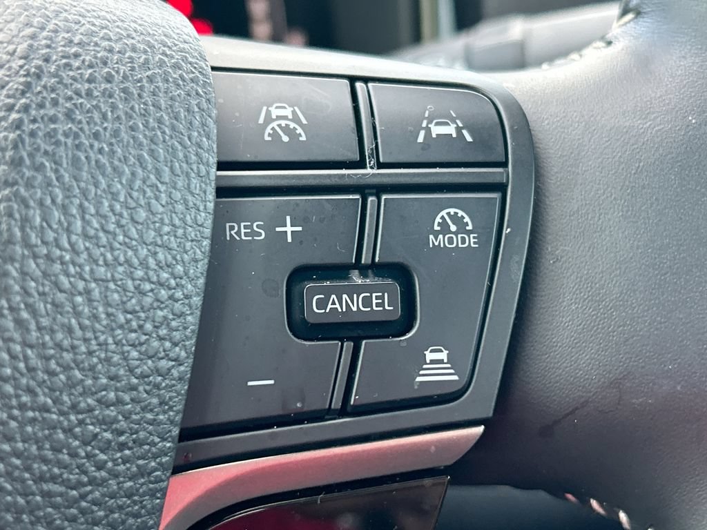 Used 2025 Toyota Camry SE w/ Convenience Package FWD image 18