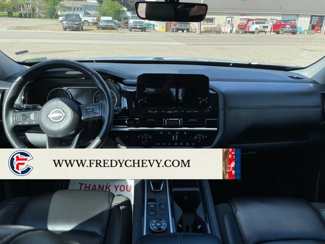 Used 2025 Nissan Pathfinder SL AWD/4WD image 12
