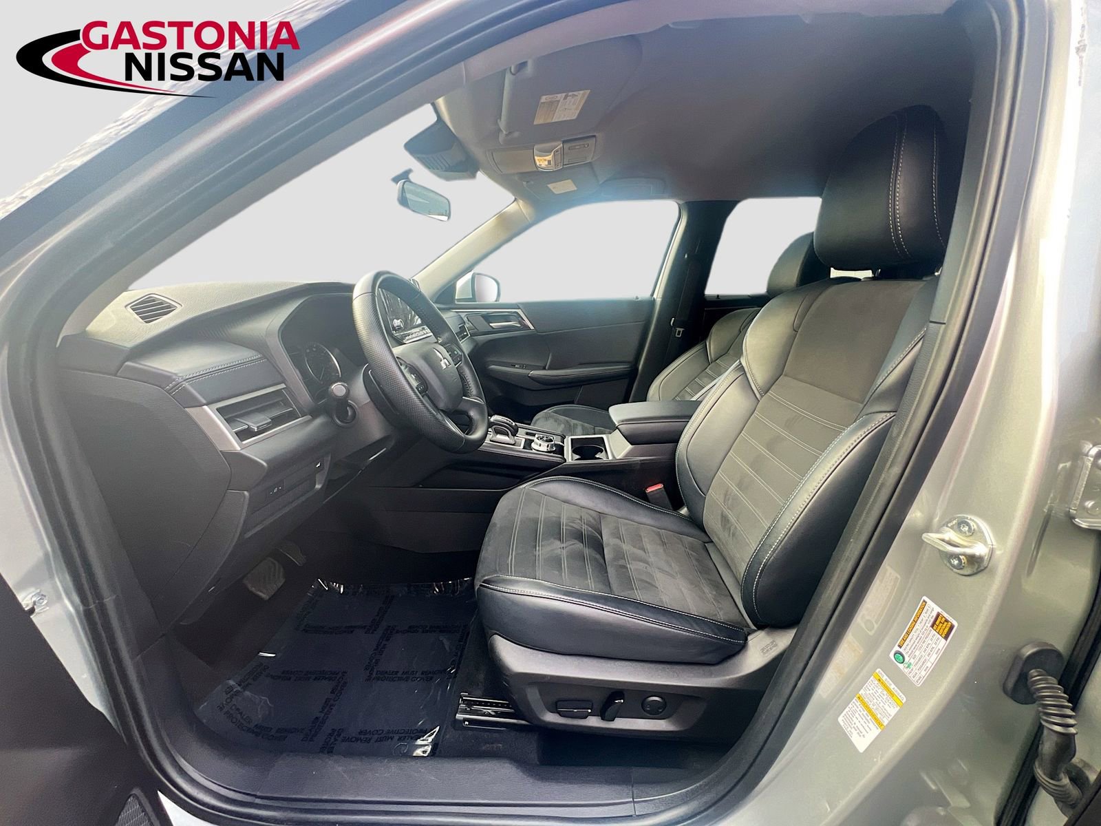 Used 2024 Mitsubishi Outlander SE image 29