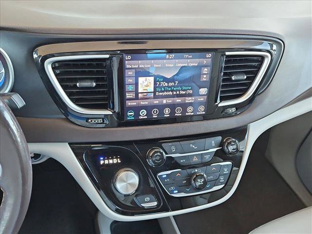 Used 2020 Chrysler Pacifica Touring-L Plus w/ Tire & Wheel Group FWD image 15