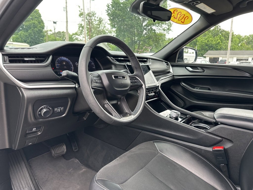 Used 2023 Jeep Grand Cherokee L Laredo image 14