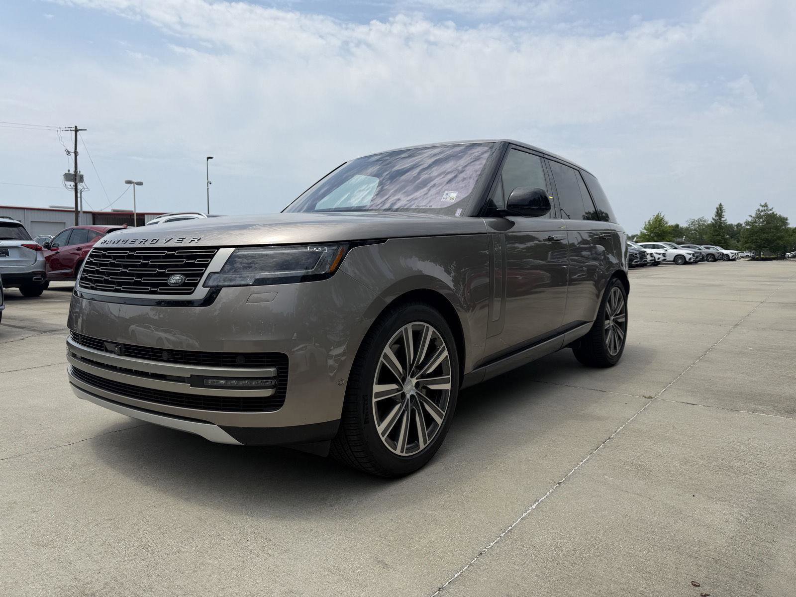 Used 2023 Land Rover Range Rover SE AWD/4WD image 3