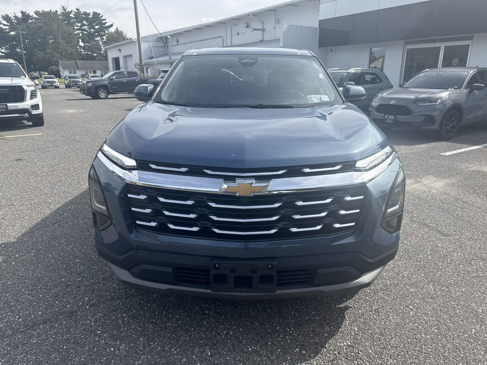 Used 2026 Chevrolet Equinox LT AWD/4WD image 8