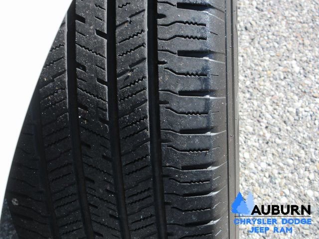 Used 2024 Nissan Frontier SV image 4