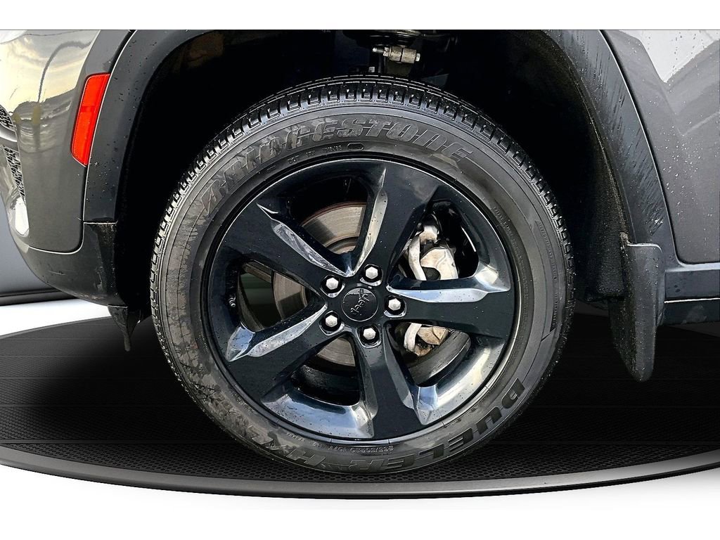 Certified 2025 Jeep Grand Cherokee Altitude image 10