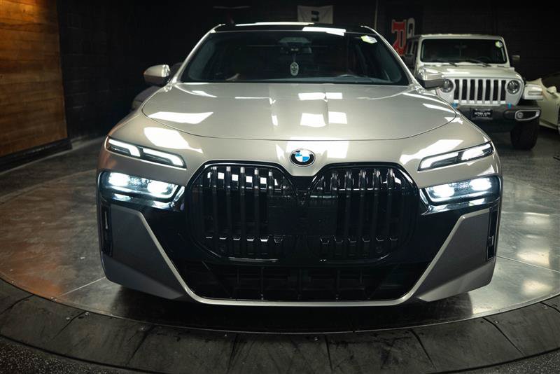Used 2023 BMW 760i xDrive AWD/4WD image 3