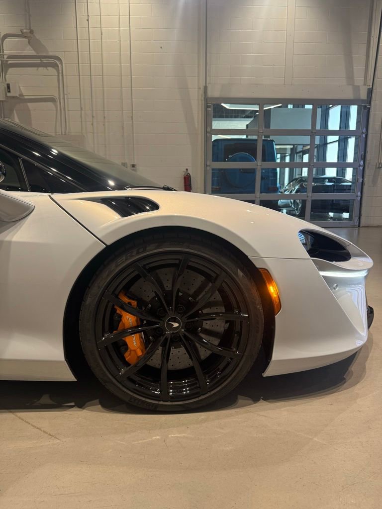 Used 2023 McLaren Artura RWD image 9