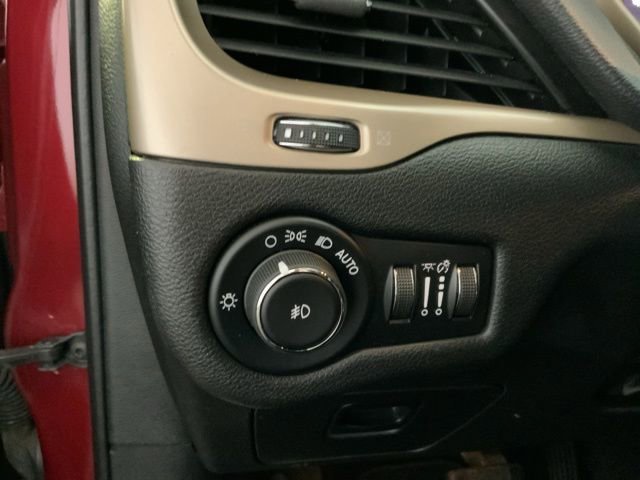 Used 2017 Jeep Cherokee Latitude FWD image 21