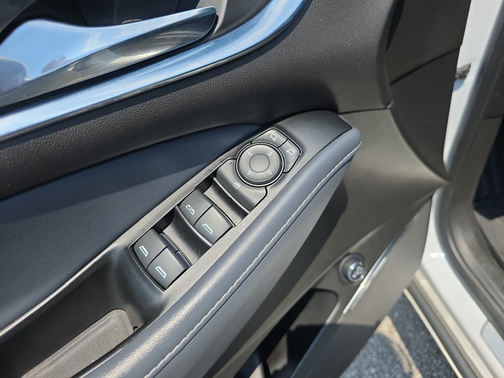 Used 2023 Buick Enclave Essence FWD image 18