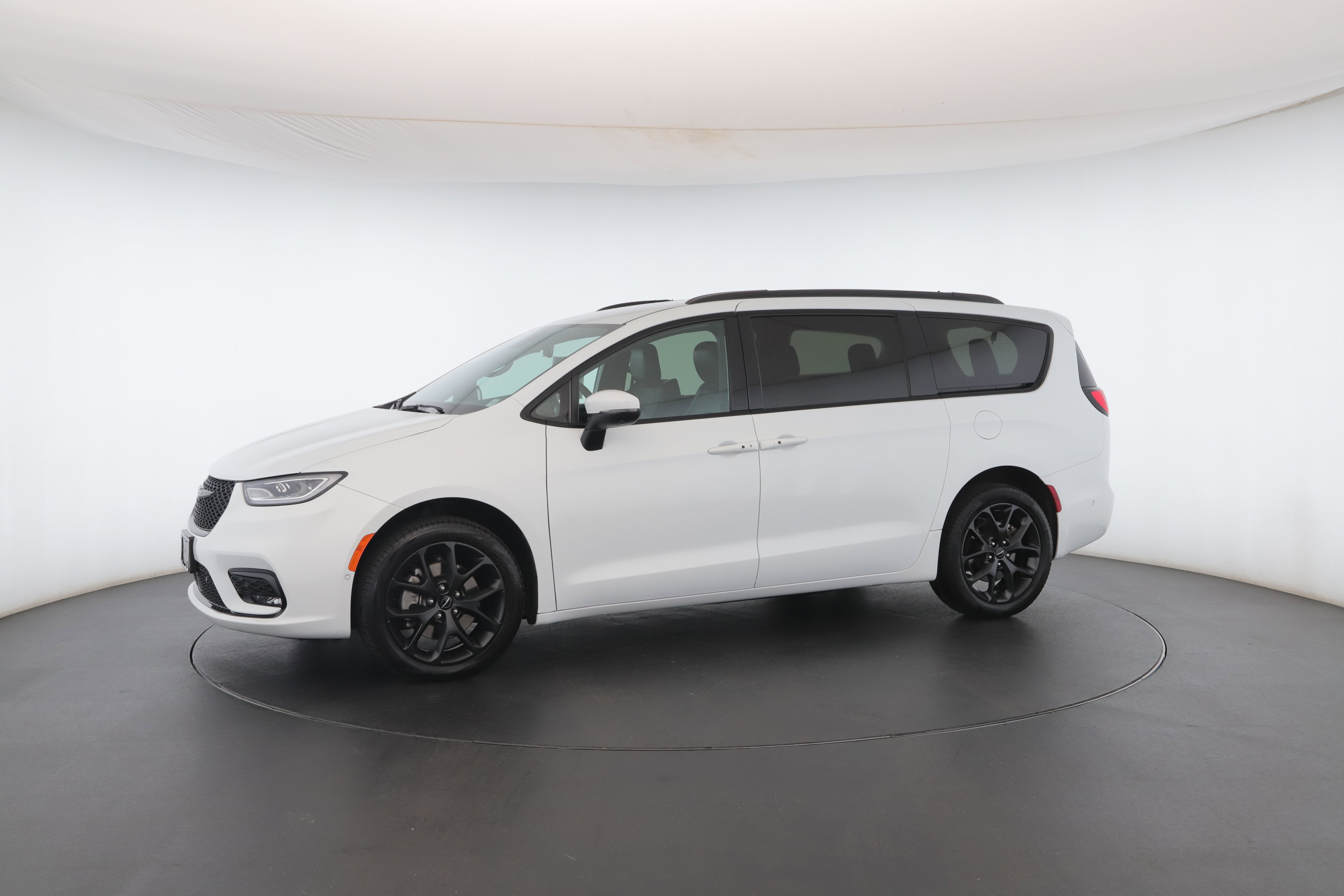 Used 2023 Chrysler Pacifica Touring-L w/ S Appearance Package image 39