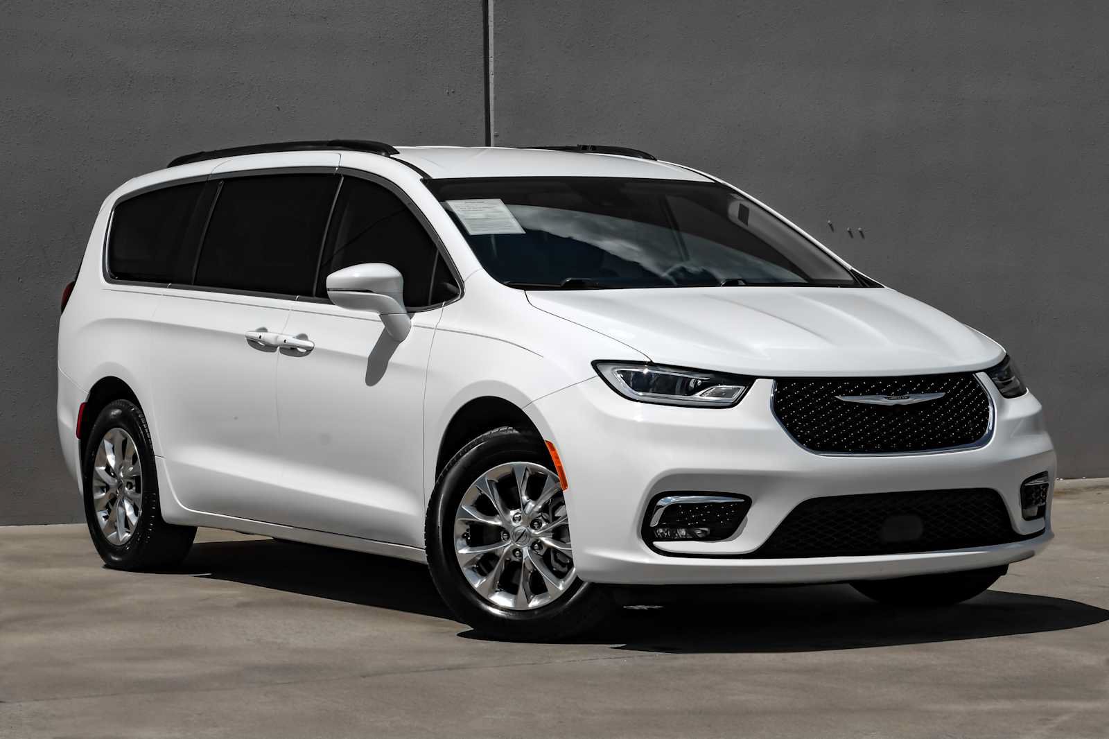 Used 2022 Chrysler Pacifica Touring-L AWD/4WD image 5