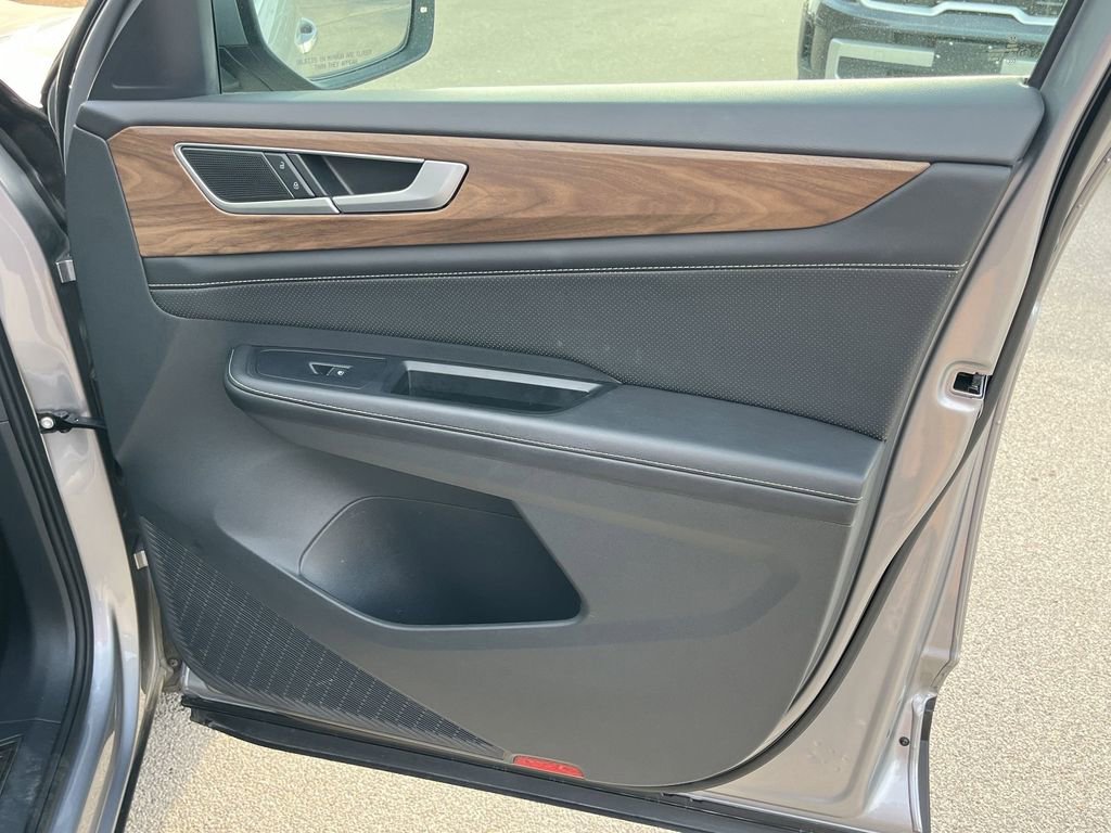 Used 2025 Volkswagen Atlas SE image 33