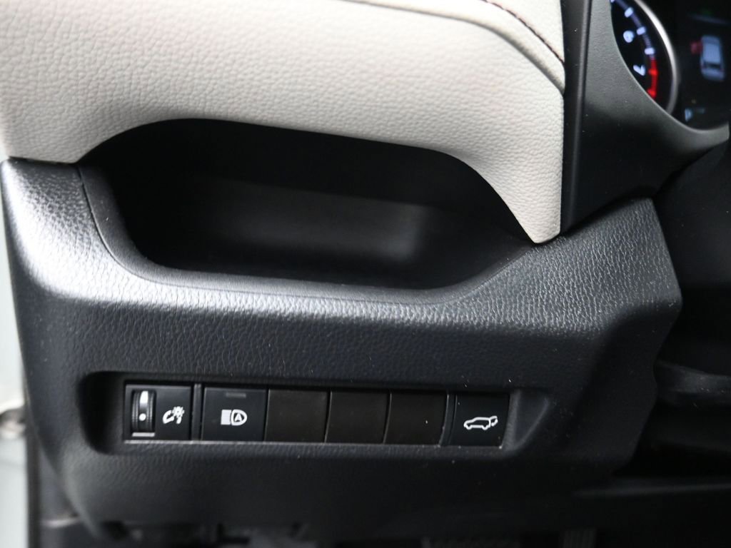 Used 2021 Toyota RAV4 XLE w/ Convenience Package FWD image 12
