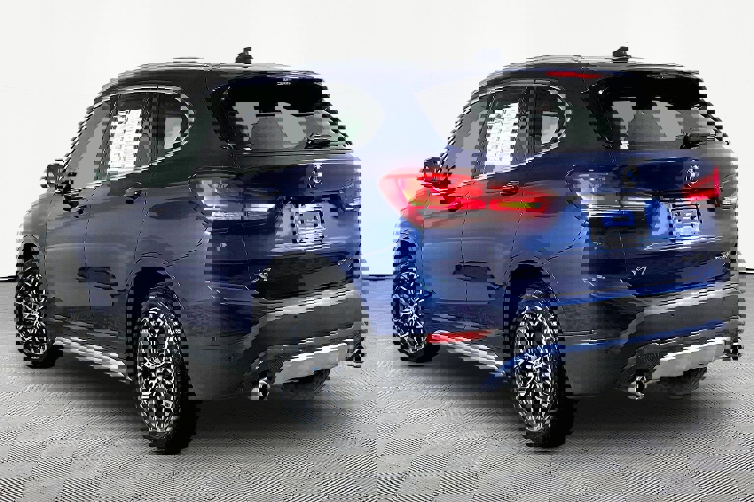 Used 2021 BMW X1 xDrive28i w/ Premium Package image 5