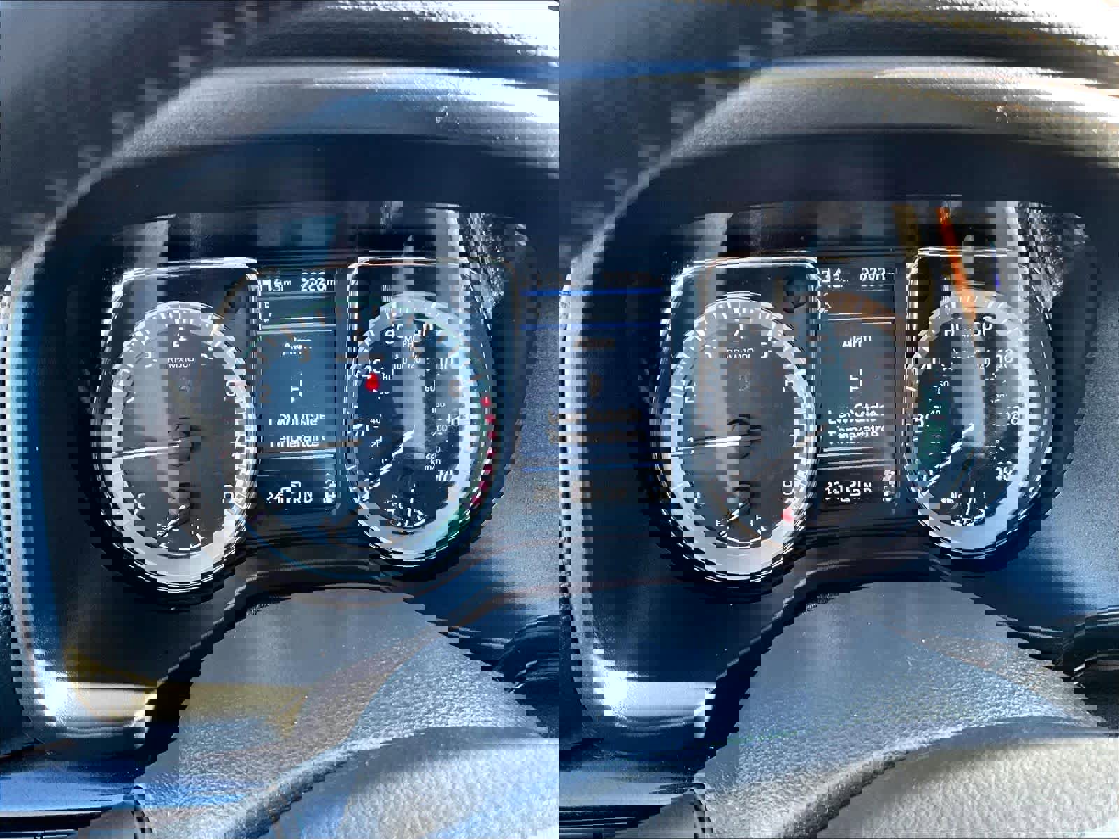 Used 2019 Nissan Titan SV w/ SV Convenience Package image 25