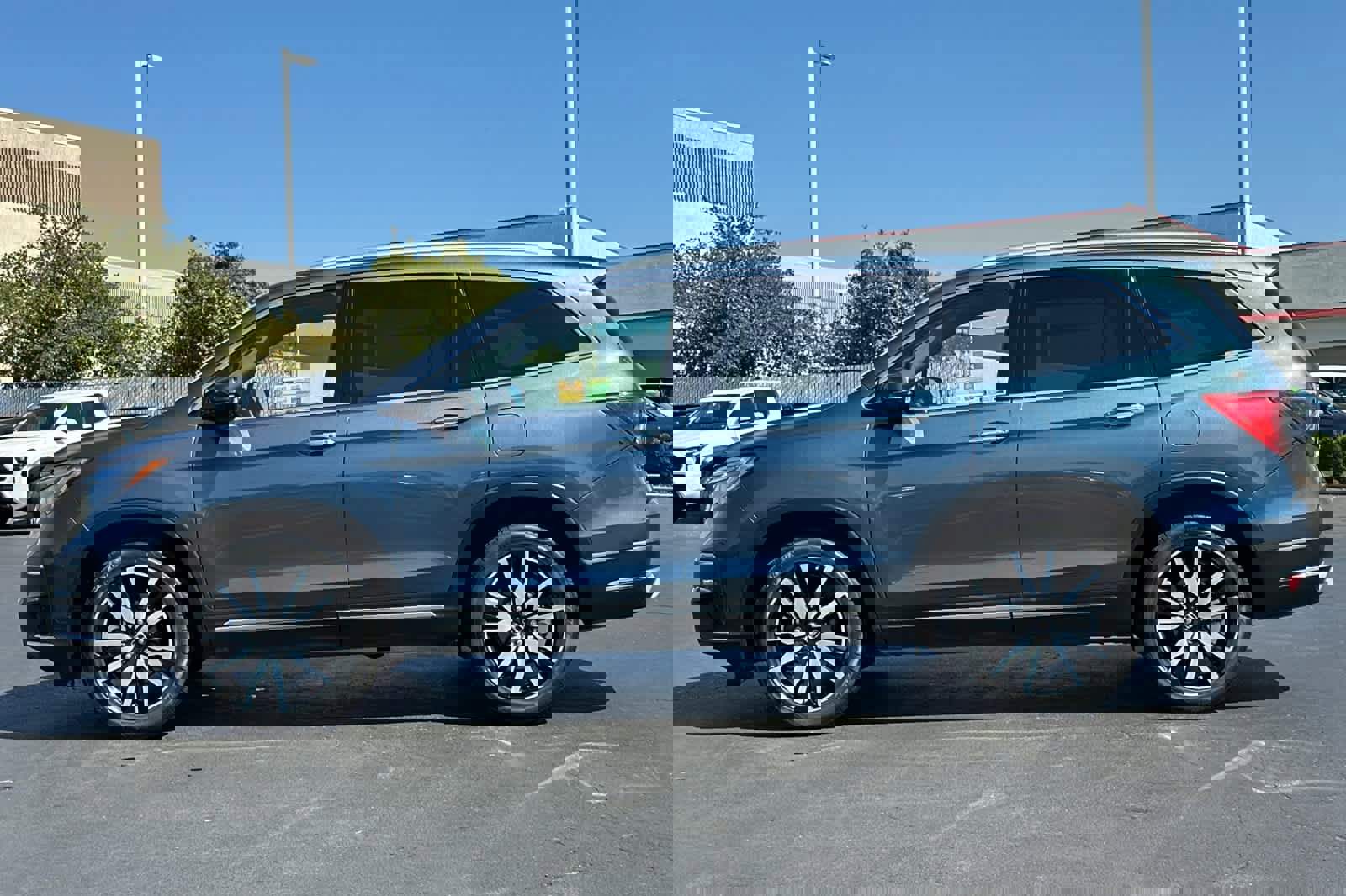 Used 2019 Honda Pilot Touring image 9