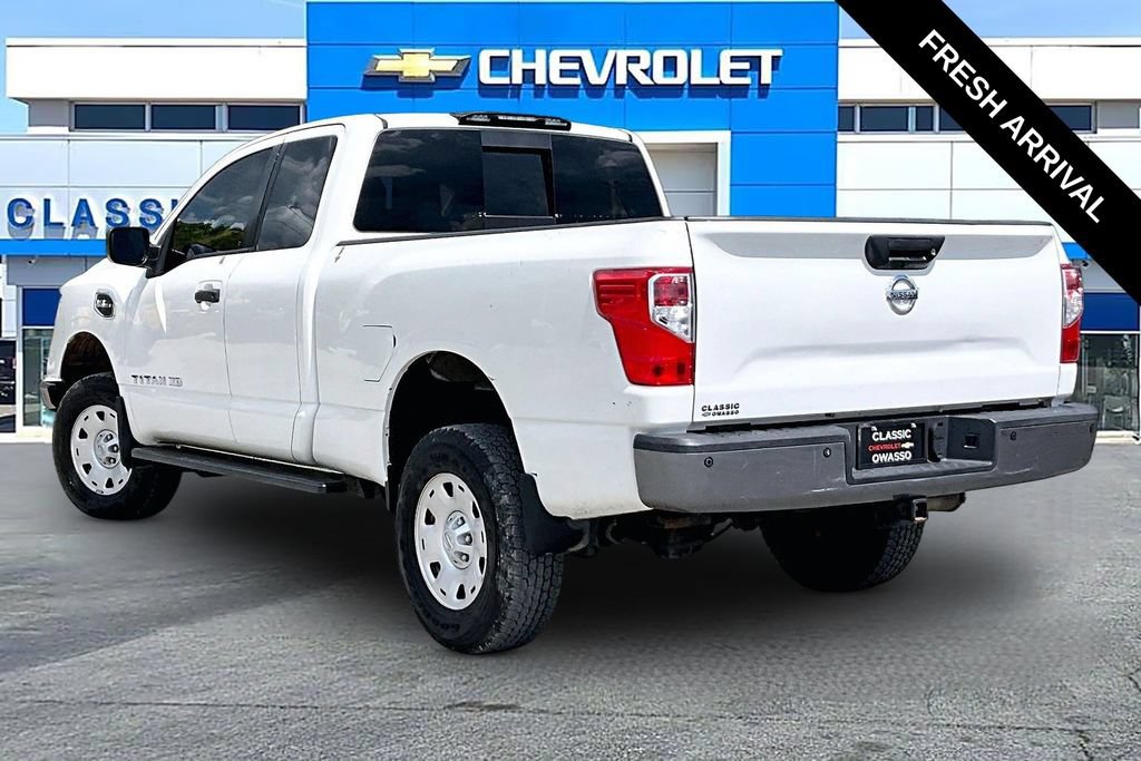 Used 2017 Nissan Titan S AWD/4WD image 3