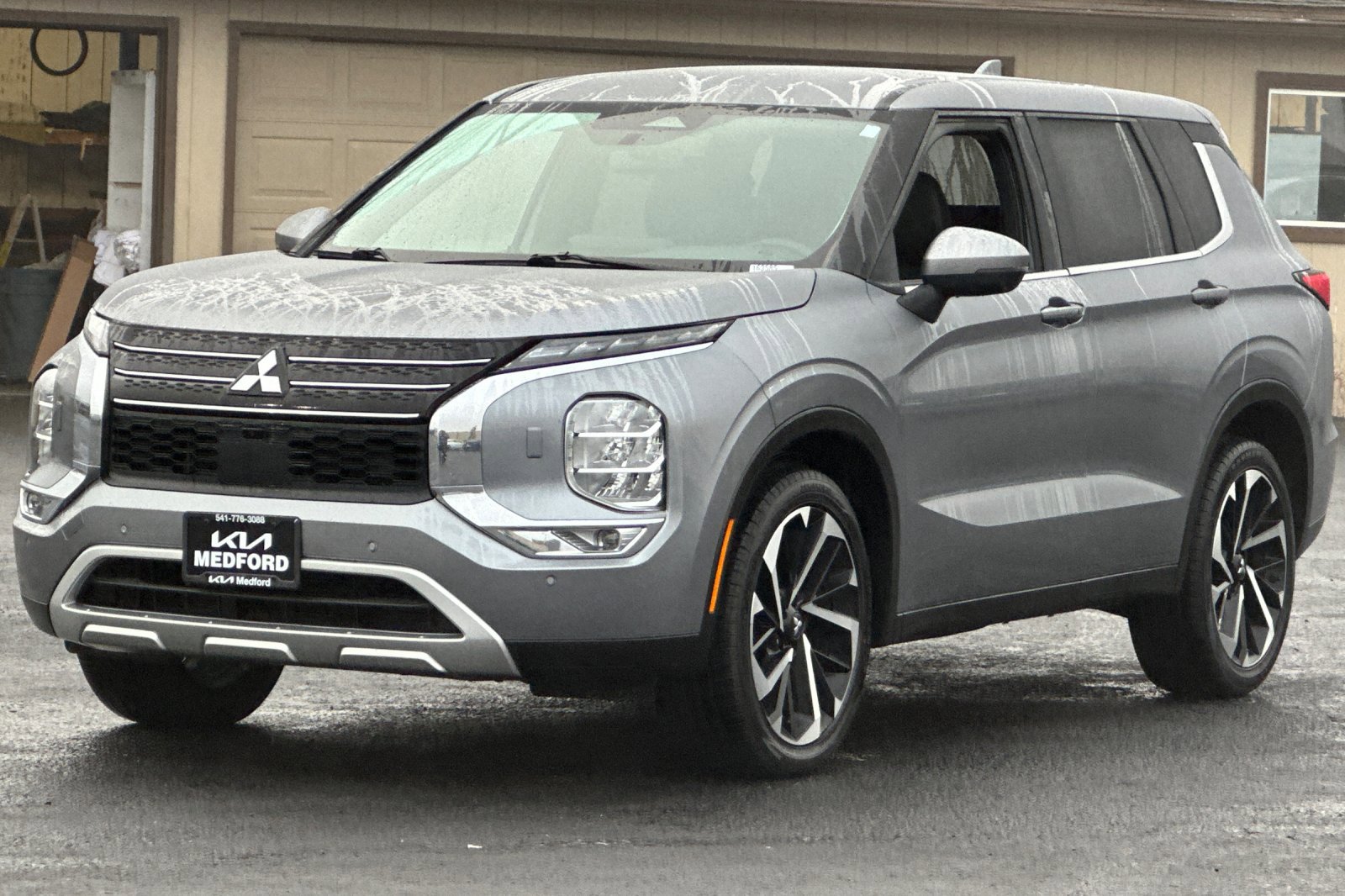 Used 2024 Mitsubishi Outlander SE image 9