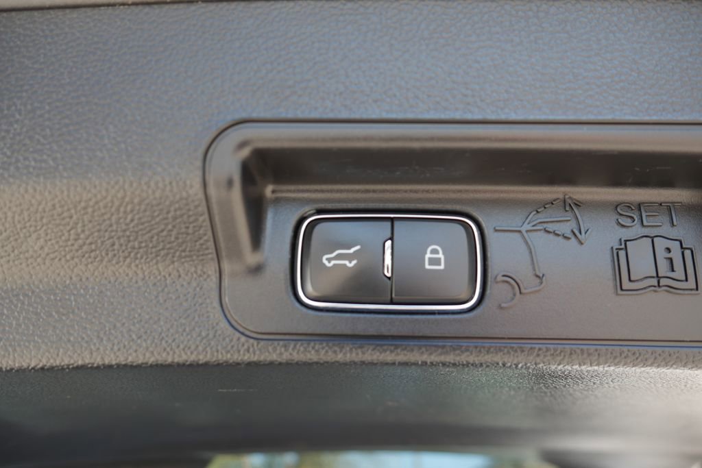 Used 2021 Ford Explorer XLT w/ Equipment Group 202A AWD/4WD image 32