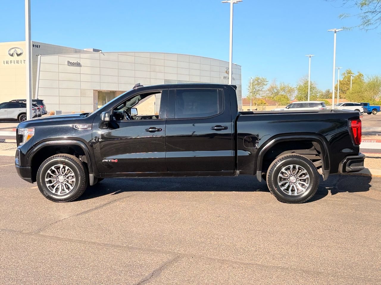 Used 2021 GMC Sierra 1500 AT4 w/ AT4 Value Package AWD/4WD image 3