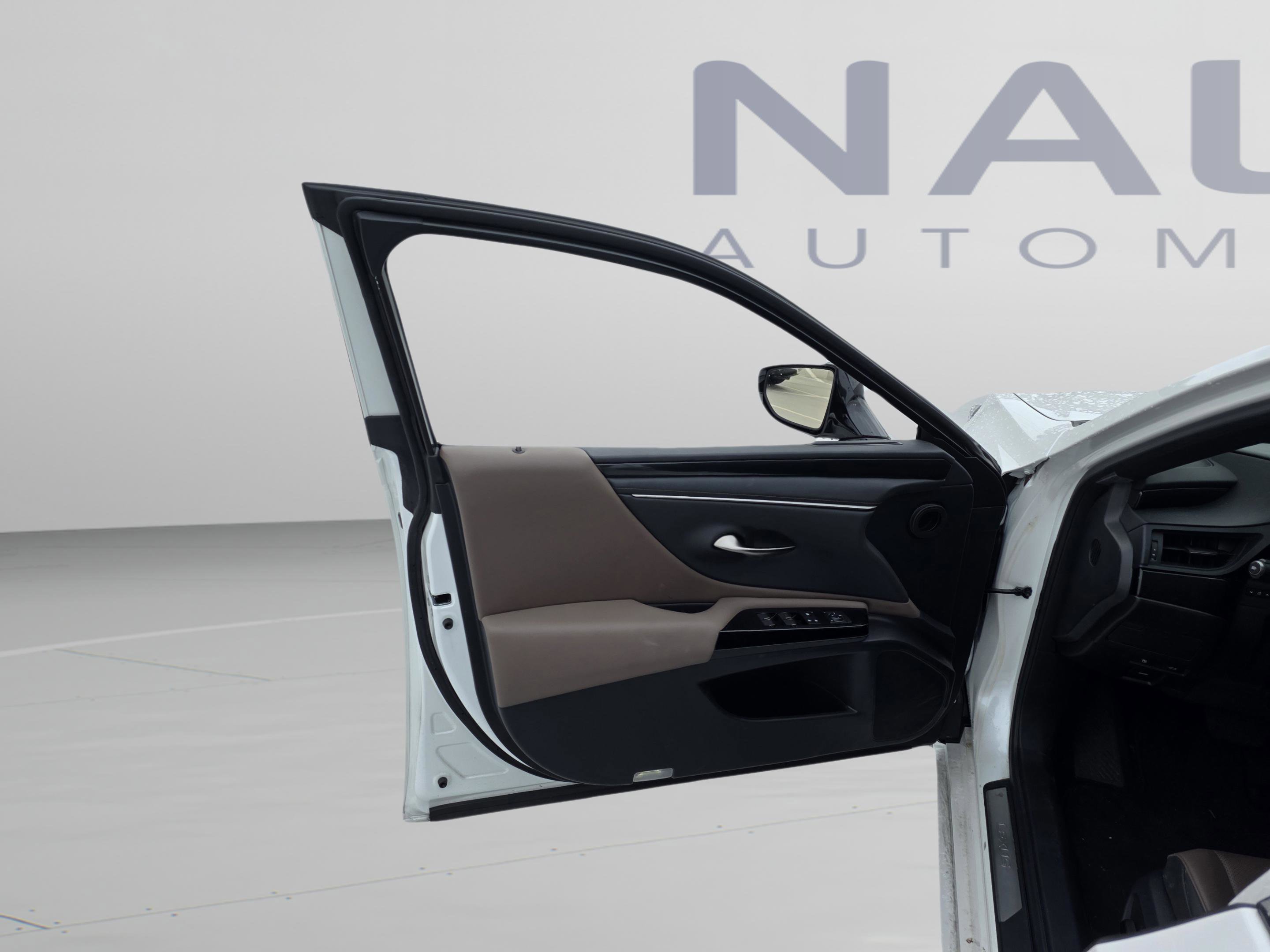 Certified 2023 Lexus ES 350 w/ Accessory Package (Z2) image 11