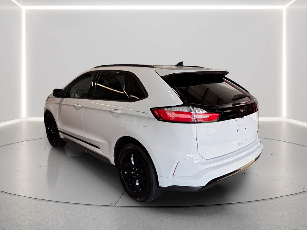 Used 2024 Ford Edge SE w/ Black Appearance Package AWD/4WD image 3