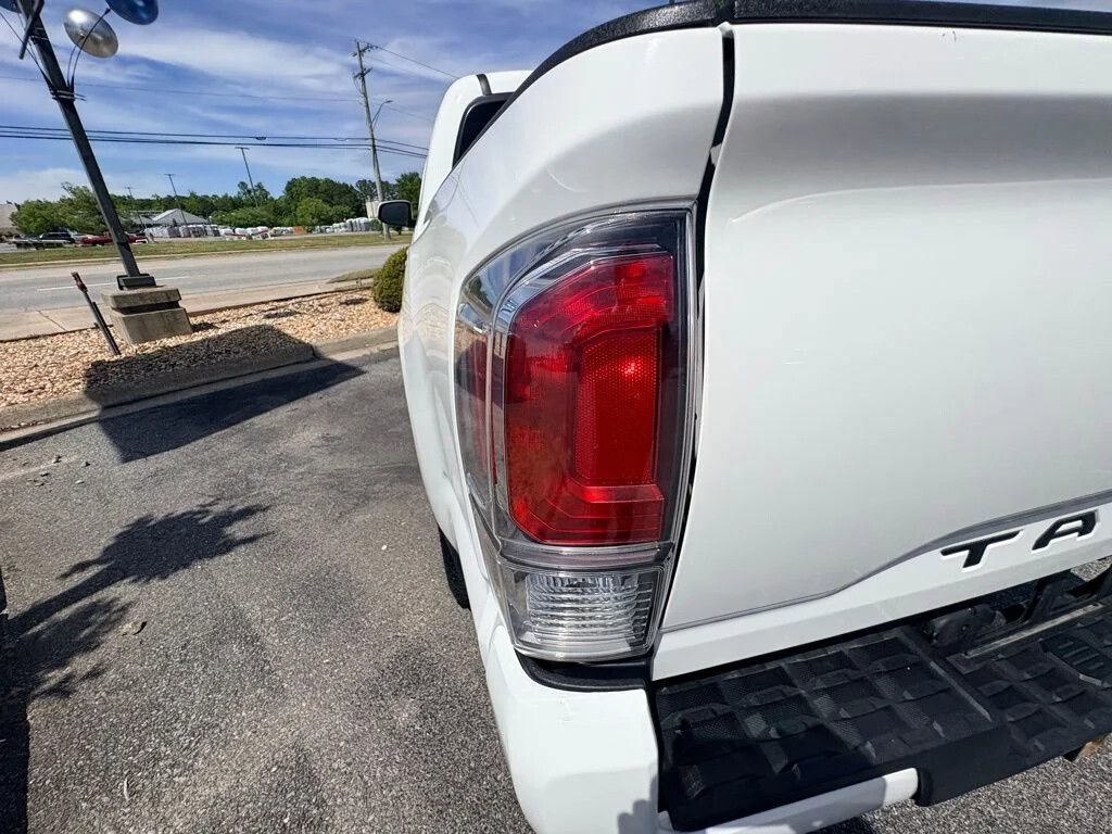 Used 2023 Toyota Tacoma SR AWD/4WD image 19