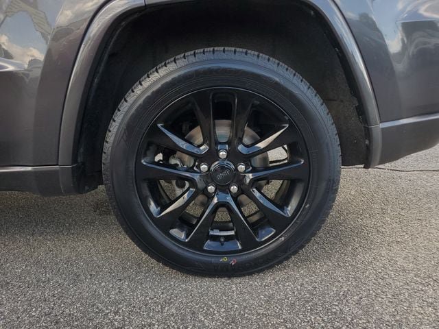 Certified 2018 Jeep Grand Cherokee Altitude RWD image 12