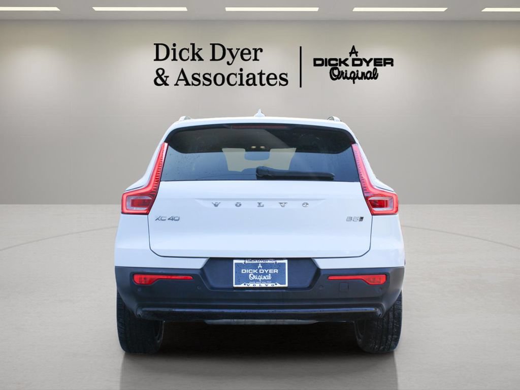 Certified 2025 Volvo XC40 B5 Plus AWD/4WD image 10