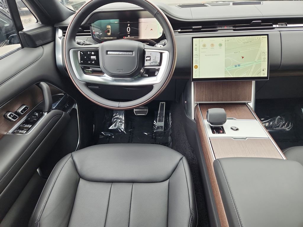 New 2025 Land Rover Range Rover SE image 4