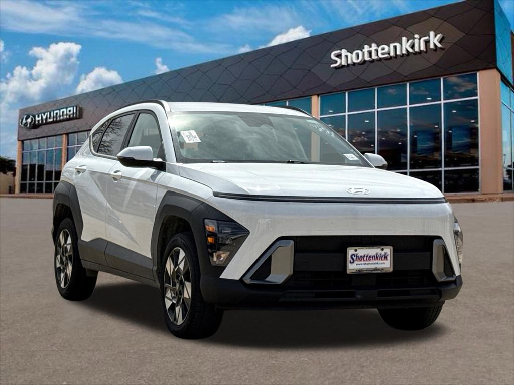 Used 2025 Hyundai Kona SEL image 3