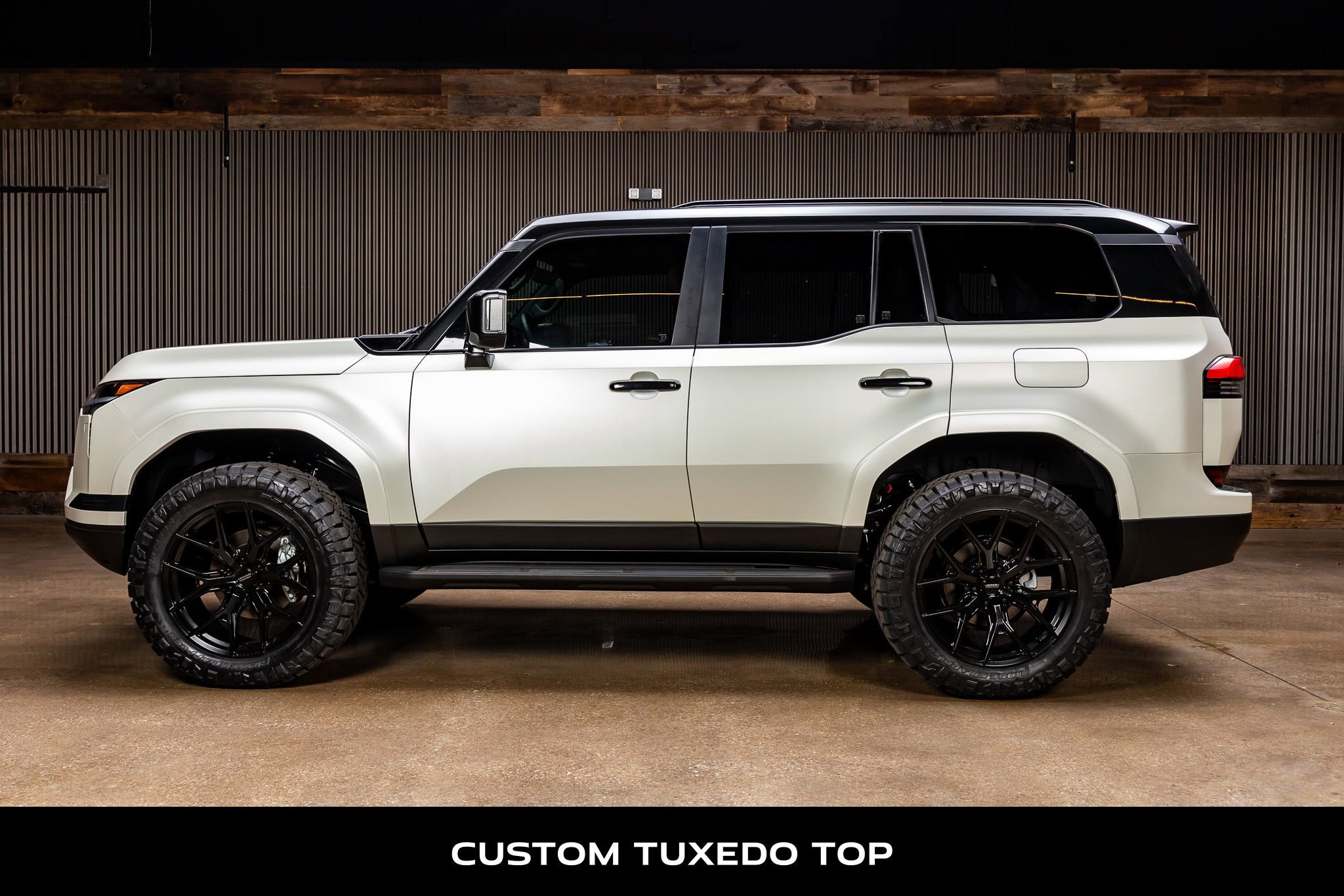 Used 2025 Lexus GX 550 w/ Accessory Package (2T) image 6