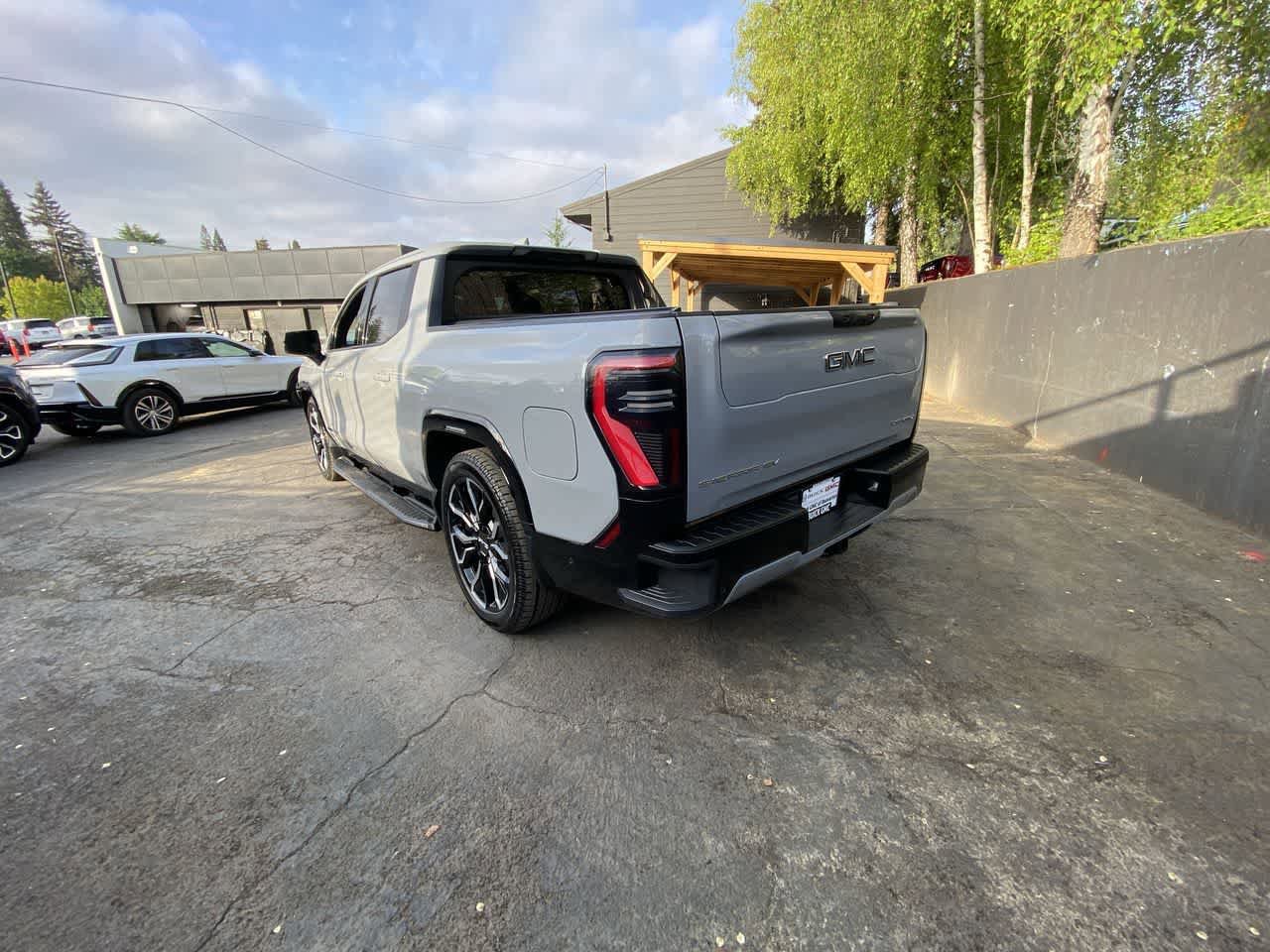 Used 2024 GMC Sierra EV Denali AWD/4WD image 4